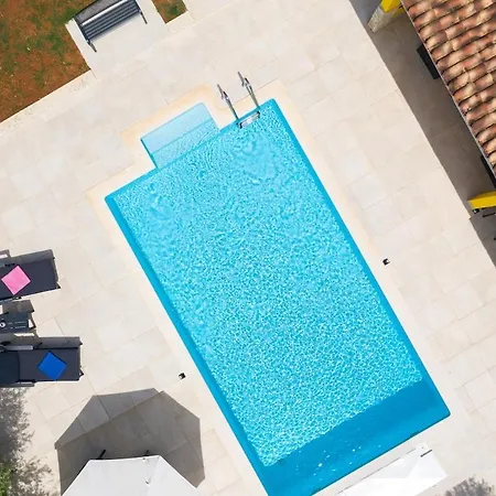 Luxury For 14 People Near Porec Žbandaj