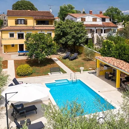 Luxury For 14 People Near Porec *