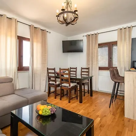 Luxury For 14 People Near Porec Zbandaj