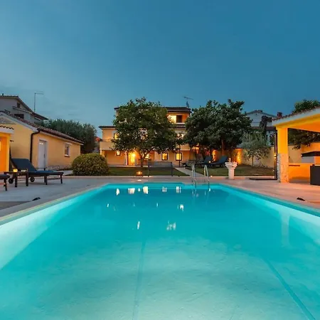 Villa Luxury For 14 People Near Porec Zbandaj