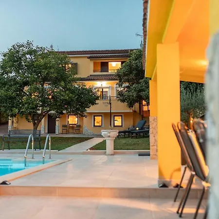 Villa Luxury For 14 People Near Porec Zbandaj
