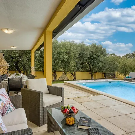 Luxury For 14 People Near Porec