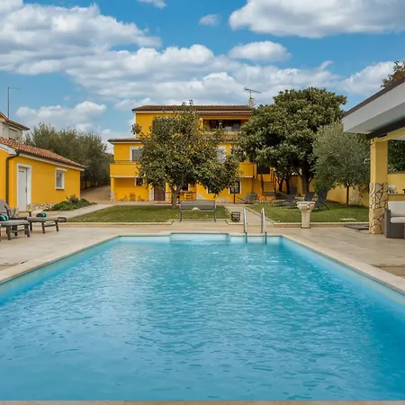 Luxury For 14 People Near Porec Villa Žbandaj