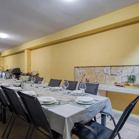 Villa Luxury For 14 People Near Porec Žbandaj