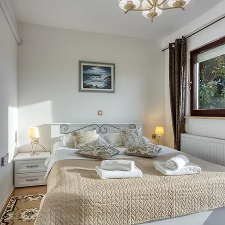 Luxury For 14 People Near Porec Žbandaj