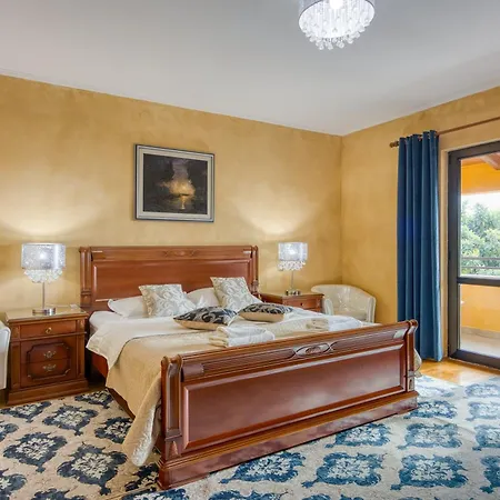 Villa Luxury For 14 People Near Porec