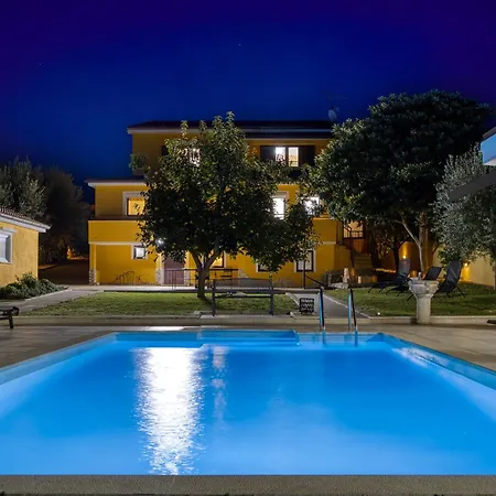 Luxury For 14 People Near Porec *