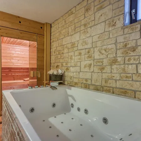 Luxury For 14 People Near Porec Žbandaj