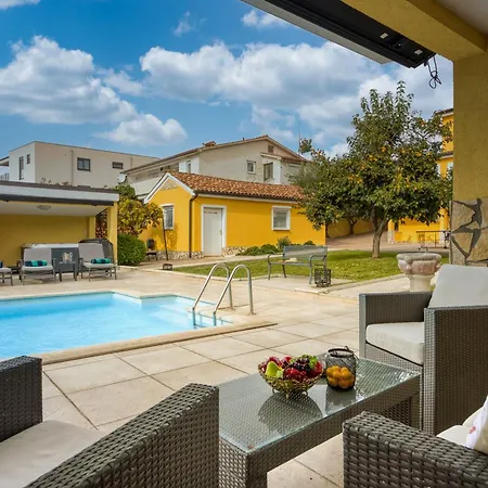 Luxury For 14 People Near Porec