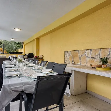 Luxury For 14 People Near Porec Villa Žbandaj
