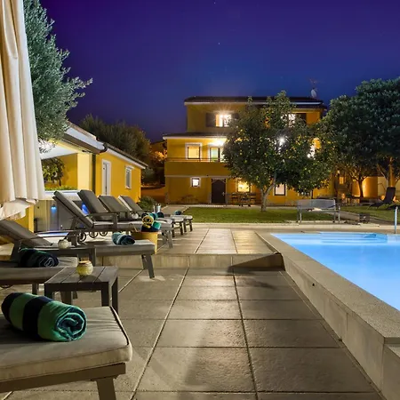 Luxury For 14 People Near Porec Villa Žbandaj