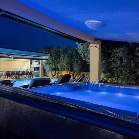Luxury For 14 People Near Porec * Žbandaj