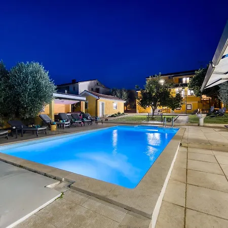 Luxury For 14 People Near Porec
