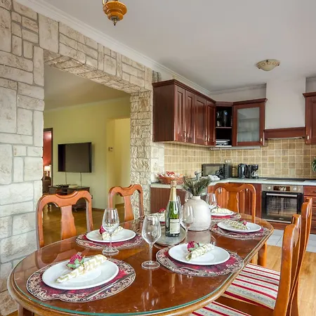 Villa Luxury For 14 People Near Porec Žbandaj