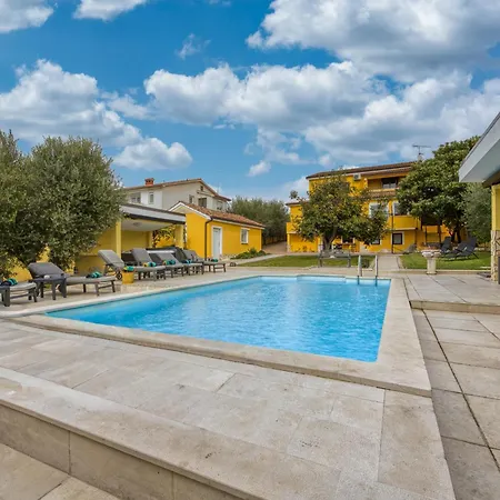 Luxury For 14 People Near Porec *