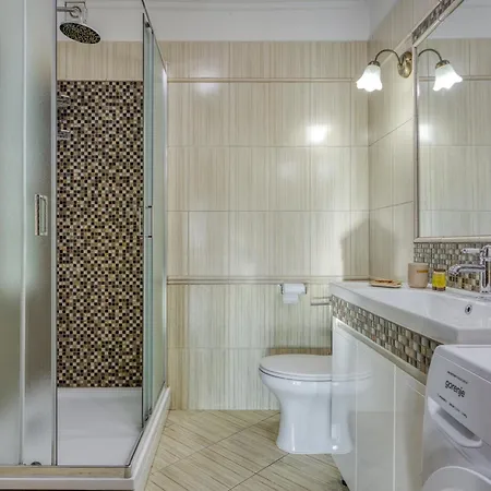 Luxury For 14 People Near Porec Žbandaj