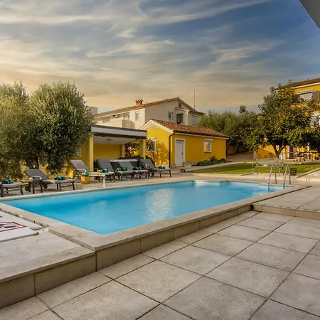 Villa Luxury For 14 People Near Porec *