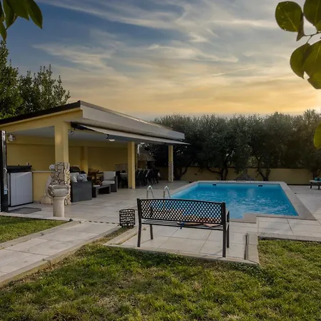 Luxury For 14 People Near Porec *