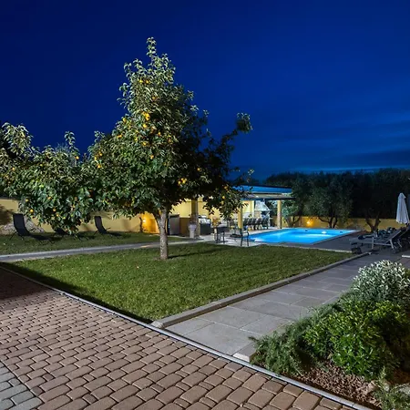 Luxury For 14 People Near Porec * Žbandaj