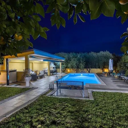 Villa Luxury For 14 People Near Porec