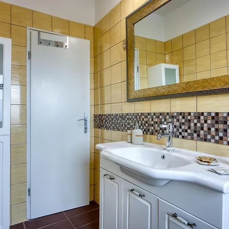 Luxury For 14 People Near Porec Žbandaj